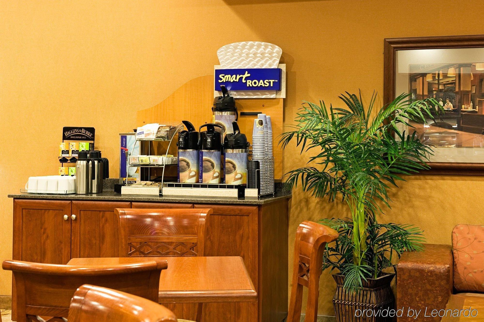 Holiday Inn Express Grande Prairie By Ihg Restaurante foto